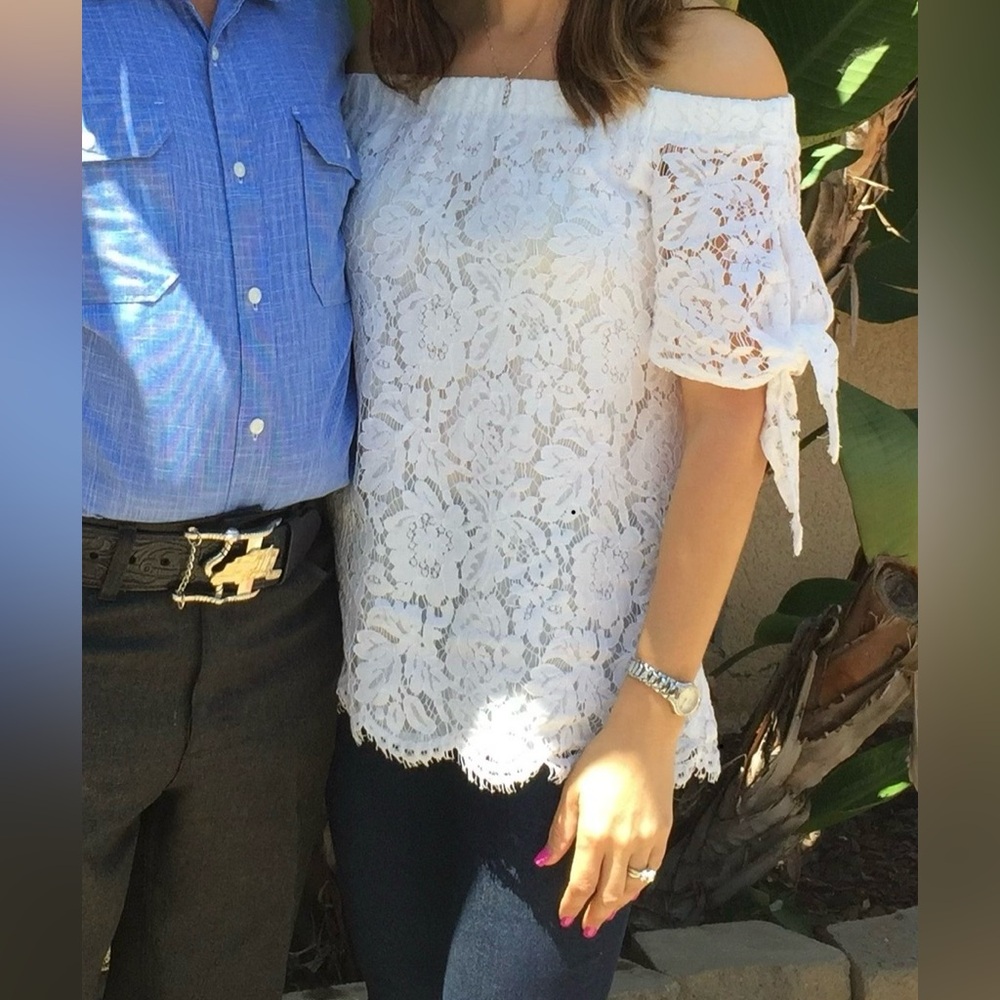 Lulu’s Small off-shoulder off-white lace top - Picture 2 of 6